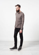 Load image into Gallery viewer, Daris Tee in Olive - ez haihv
