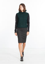 Load image into Gallery viewer, Boucle Turtle Neck in Green/Black - ez haihv