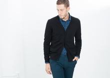 Load image into Gallery viewer, Hidden Placket Cardigan in Black - ez haihv