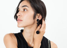 Load image into Gallery viewer, Drop Cluster Earring in Black - ez haihv