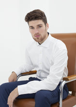 Load image into Gallery viewer, Dartmouth Shirt in White - ez haihv