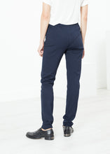 Load image into Gallery viewer, Easy Slim Pant in Navy - ez haihv