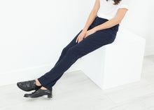 Load image into Gallery viewer, Easy Slim Pant in Navy - ez haihv