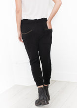Load image into Gallery viewer, Highsoft Cropped Sweat in Black - ez haihv