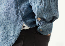 Load image into Gallery viewer, Floral Button-Up in Blue - ez haihv