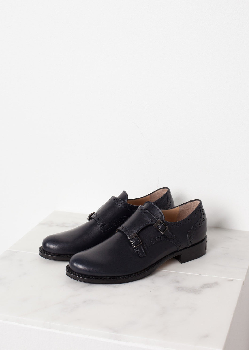 Buckle Shoe in Navy - ez haihv