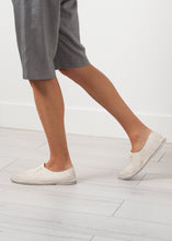 Load image into Gallery viewer, Diamond Slip-On in White - ez haihv