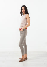 Load image into Gallery viewer, Belted Jeans - ez haihv