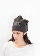Load image into Gallery viewer, Buckle Cap in Felt - ez haihv