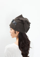 Load image into Gallery viewer, Buckle Cap in Felt - ez haihv