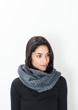 Load image into Gallery viewer, Knit Neck Warmer in Grey - ez haihv