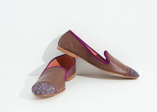 Load image into Gallery viewer, Bizi Cap Toe Loafer in Rose/Aubergine - ez haihv
