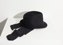 Load image into Gallery viewer, Kate Hat in Black - ez haihv