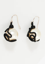 Load image into Gallery viewer, Float Bead Earring in Pearl - ez haihv